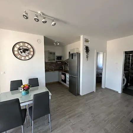 Second Home****, 2-bedroom Apartment, Apartment *