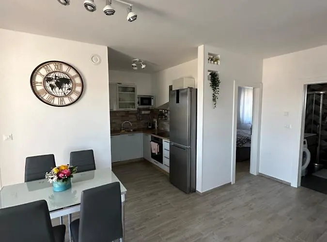 Second Home****, 2-bedroom Apartment, Appartement *